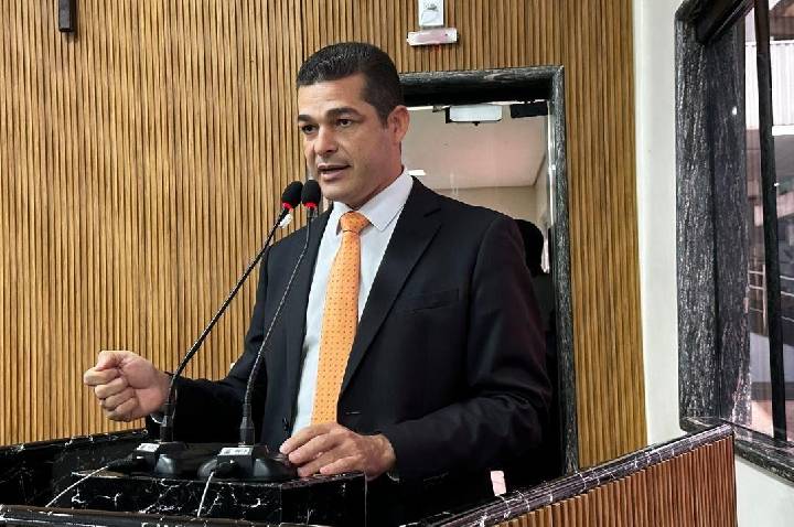 Adalto convida Léo Moraes a sair do gabinete e encarar crise nos distritos de Porto Velho