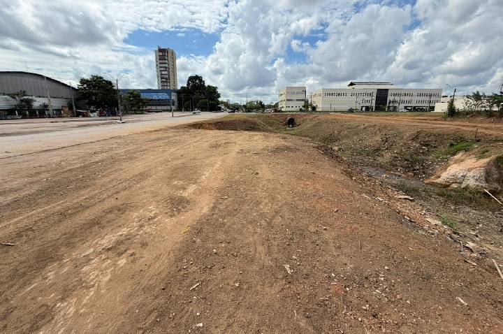 Área desobstruída recebe novo descarte irregular poucos dias após limpeza
