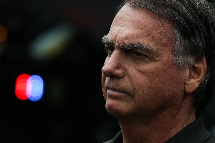 Bolsonaro pede ao STF para se consultar com a nora, que é dentista