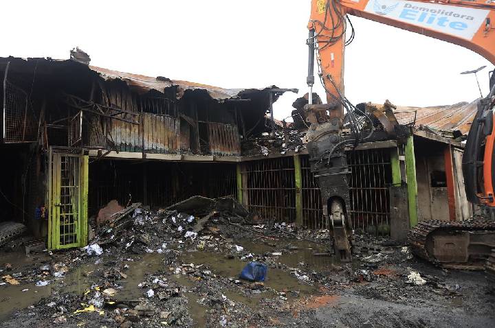 Ceagesp constrói estrutura provisória para atingidos por incêndio