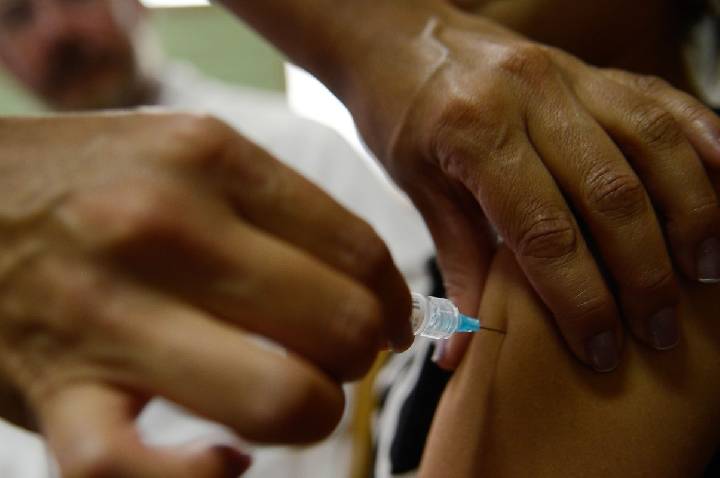 Consultas por lesões pré-cancerígenas caem após vacina contra HPV