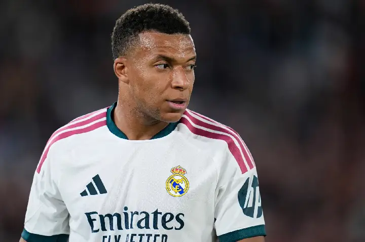 Contra a Roma, Mbappé supera incrível marca de Messi na Champions League