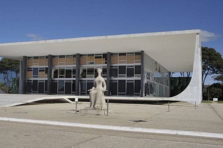 Deputado vira réu no STF por injúria contra Lula