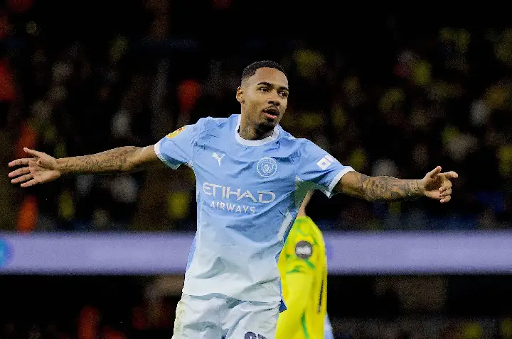 Estreia dos sonhos no Manchester City faz Allan igualar brasileiros e ganhar moral com Maresca