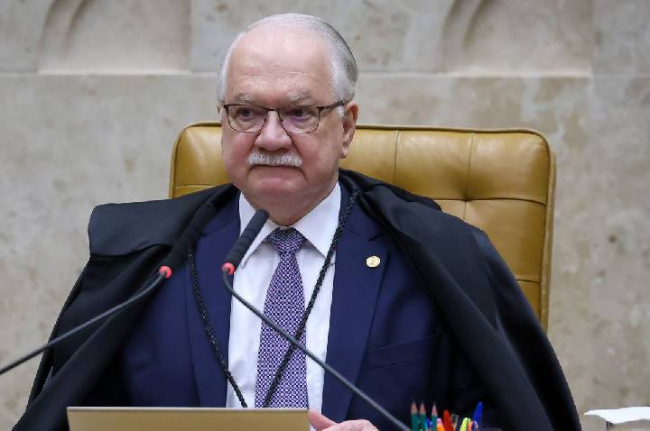 Fachin suspende decisões de Mendonça e Dino sobre diretor da PF 
