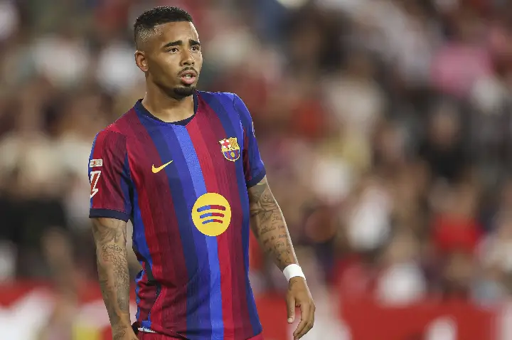 ‘Gabriel Jesus melhorou muito, gosto do que vejo’: Flick revela planos para camisa 9 do Barcelona