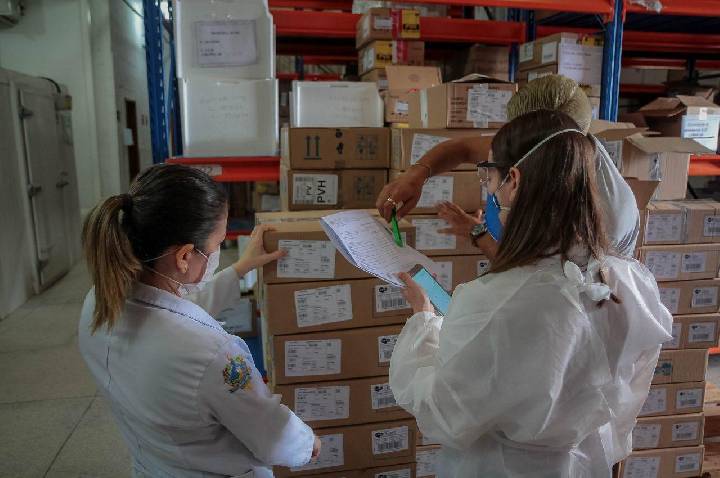 Gislaine Lebrinha destina R$ 100 mil para farmácia básica do Hospital Regional de Governador Jorge Teixeira