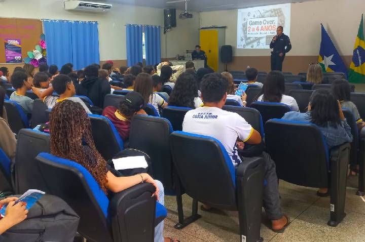 Governador Jorge Teixeira – Polícia Militar realiza ciclo de palestras educativas e reforça ações preventivas junto à juventude