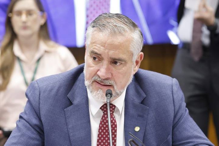 Governo retira pedido de urgência para projeto sobre redução da escala de trabalho