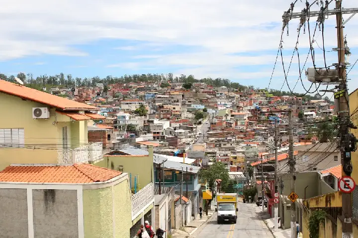 Habitantes de Perus, em SP, acusam fraude em audiência pública