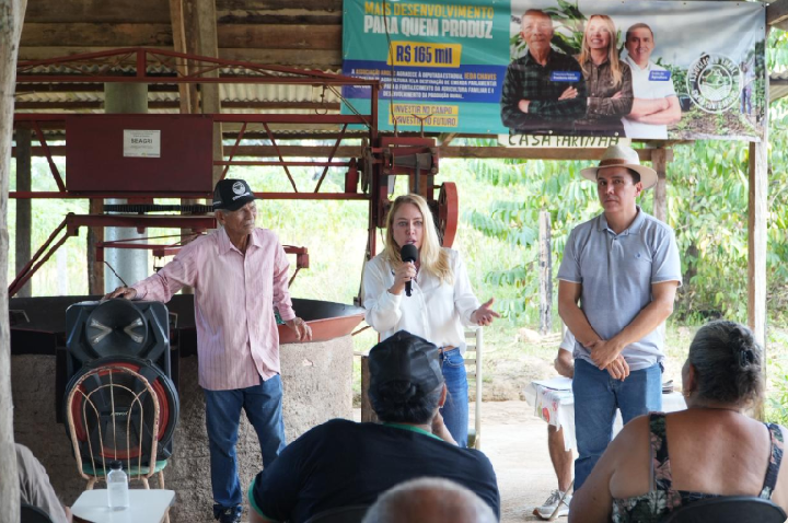 Ieda Chaves entrega implementos à Arglec e fortalece a produção rural de Porto Velho