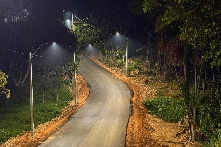 Iluminação 100% em LED chega a Rua Canhoto da Paraíba oferecendo mais segurança aos moradores