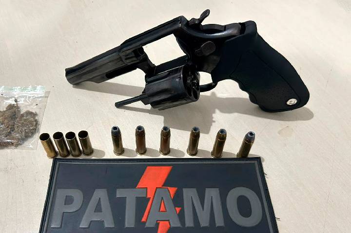 JI-PARANÁ – POLÍCIA MILITAR APREENDE ARMA DE FOGO E CONDUZ SUSPEITOS POR PORTE IRREGULAR, AMEAÇA E EMBRIAGUEZ AO VOLANTE