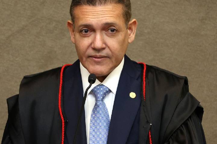 Kassio atende Flávio e suspende circulação de jornal de sindicato