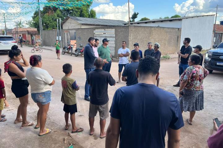 Márcio Pacele acompanha demandas do bairro Rosalina de Carvalho e destina mais recursos para obras de drenagem