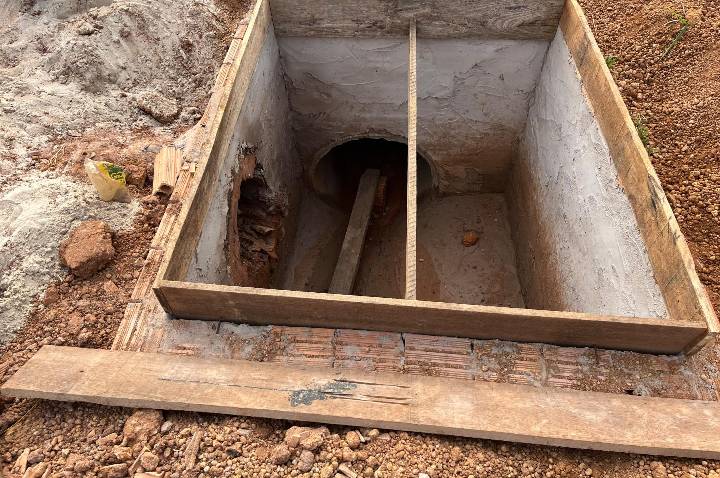 Márcio Pacele fiscaliza obra de drenagem em Vista Alegre do Abunã