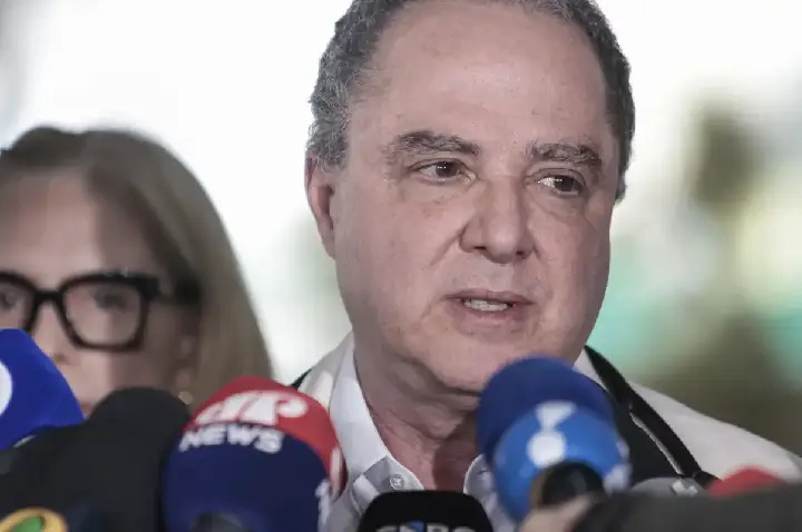 Médico diz que Lula retirou lesão e deve repousar nos próximos dias