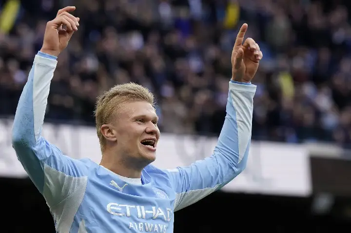 ‘Não vamos cair’: City flerta com o perigo, mas bate  Ipswich com provocação da torcida