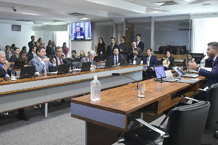 Pedido de vista adia votação da Política de Minerais Críticos