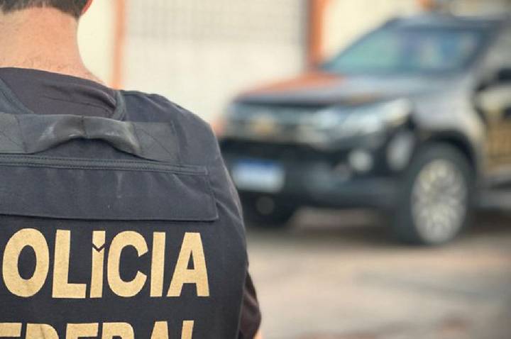 PF investiga uso de broches com câmera para gravar votos