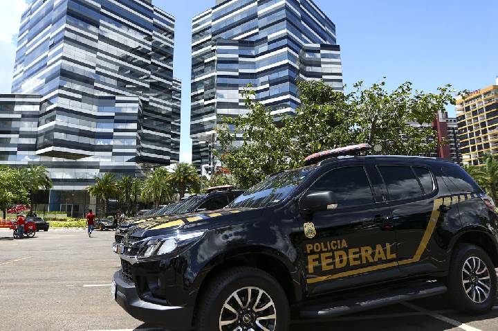PF mira empresário suspeito de intimidar jornalistas no caso Master