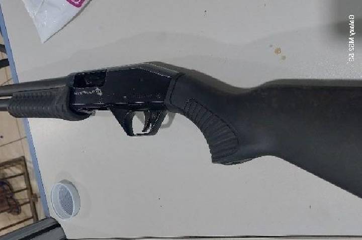 PM prende quatro suspeitos por comércio ilegal de armas em Porto Velho