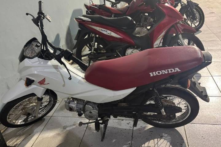 PM recupera motocicleta roubada e prende suspeito