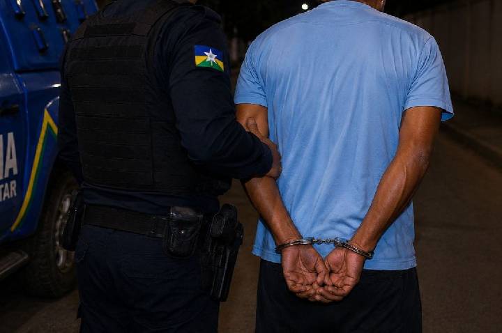 PMRO Captura Suspeito por Descumprir Medida Protetiva e Invadir Domicílio em Guajará-Mirim
