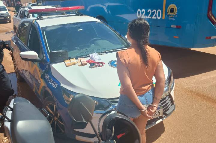 Policiais militares, após intensas buscas por  vias percorridas pela suspeita, conseguem prender estelionatária que aplicava golpes na venda de motocicletas