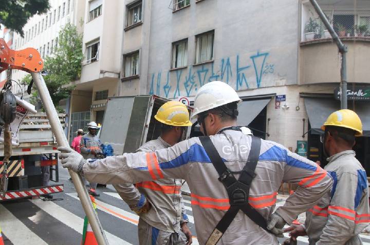 Procon paulistano multa Enel por falhas no fornecimento de energia