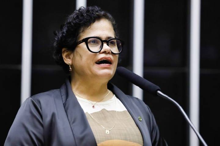 Projeto vincula cota mínima de candidatas à proporção de mulheres na população