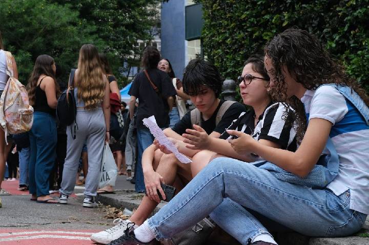 Saeb 2025: Brasil recupera nível pré-pandemia, mas ainda tem gargalos