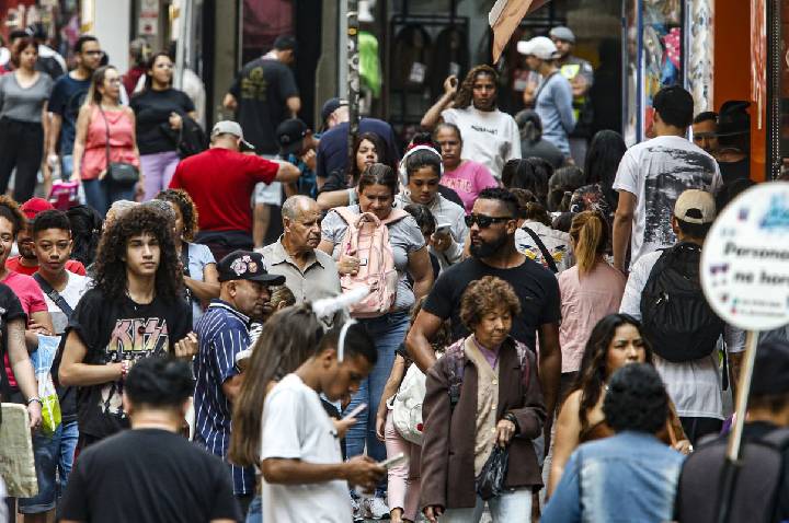 Salários diminuem pobreza em 22 regiões metropolitanas