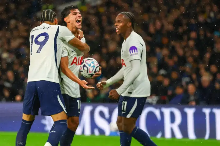 Xabi Alonso se complica sem João Pedro, goleiro falha feio e Chelsea perde para o Tottenham