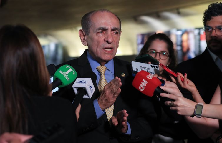 CCJ do Senado aprova fim da reeleição para cargos do Executivo