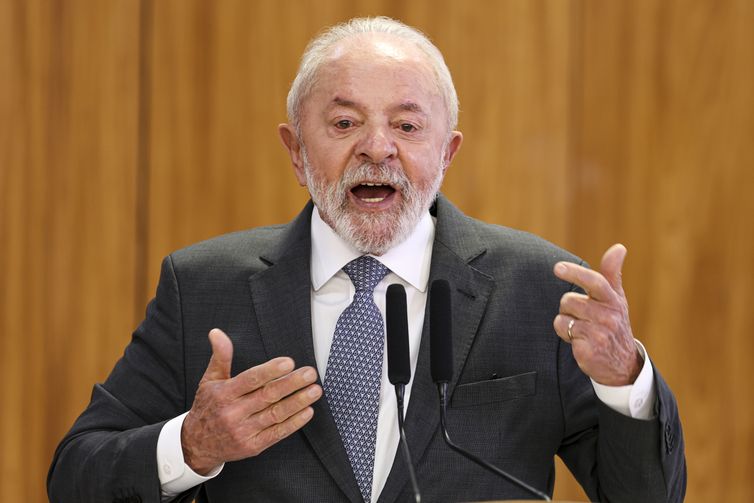 Com crise de labirintite, Lula faz exames em hospital em Brasília