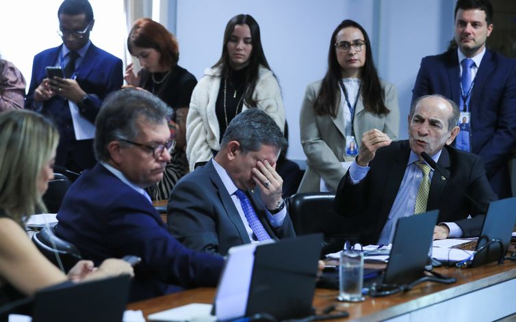 Reserva de 20% das vagas no parlamento para mulheres não é consenso