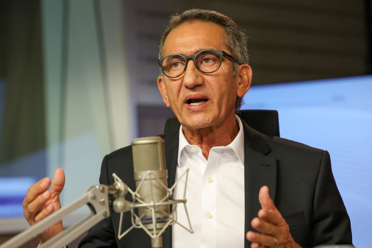 Águas do São Francisco irrigarão terras e economia local, diz ministro