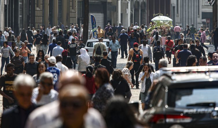 Contratação pública terá 8% de vagas para mulher vítima de violência