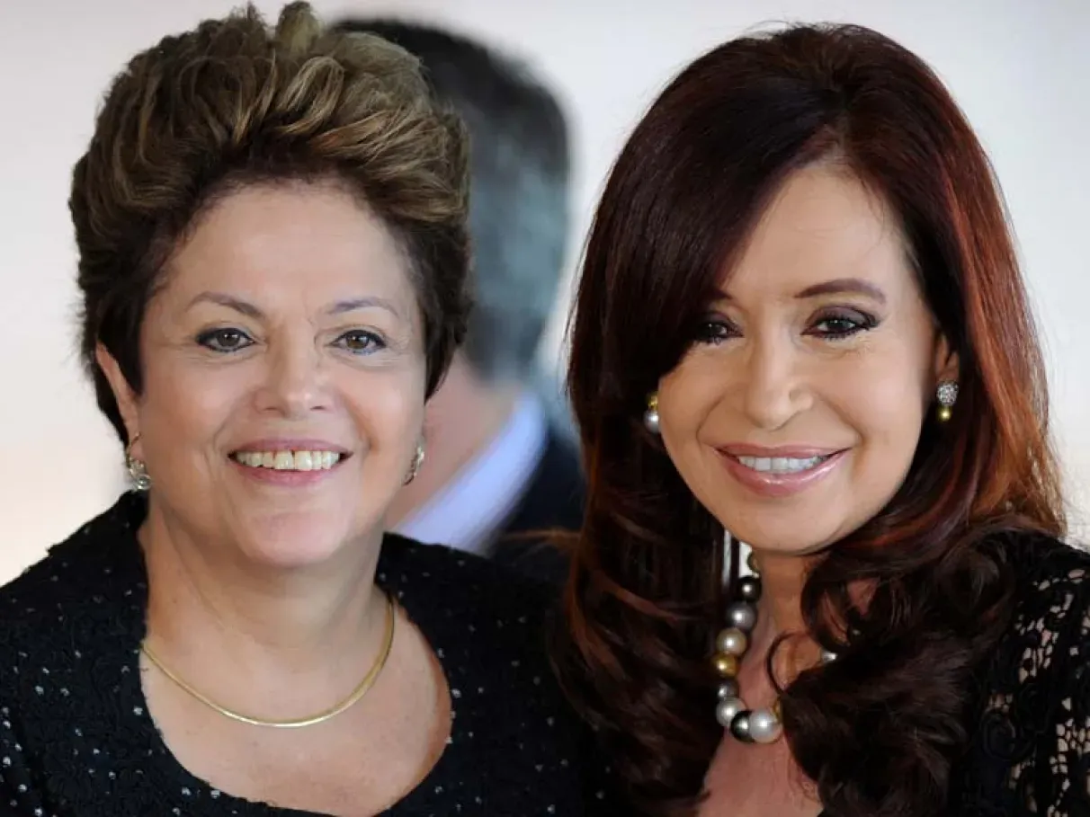 Cristina Kirchner é condenada a 6 anos de prisão por corrupção em caso 