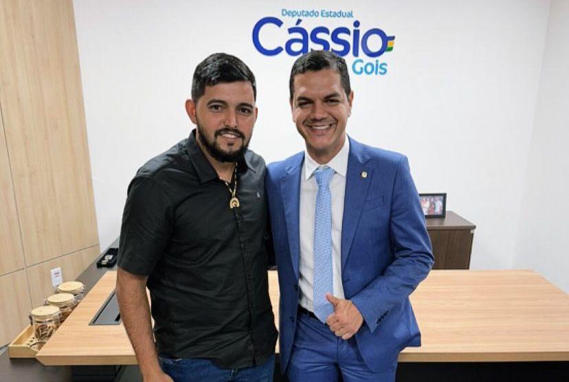 Deputado Cássio Gois recebe pedidos de vereador Valdeci Salgado para apoio a associações em Seringueiras