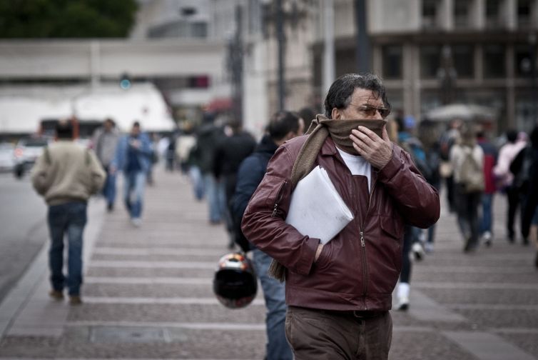 Inmet emite alerta laranja para queda de temperatura em vários estados