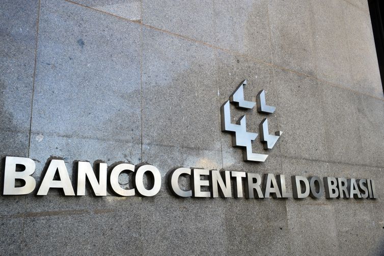 Mercado financeiro reduz previsão da inflação para 5,2%