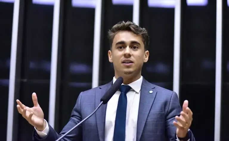 Nikolas Ferreira rebate fake news e acusa oposição de arquitetar plano para desgastar sua imagem