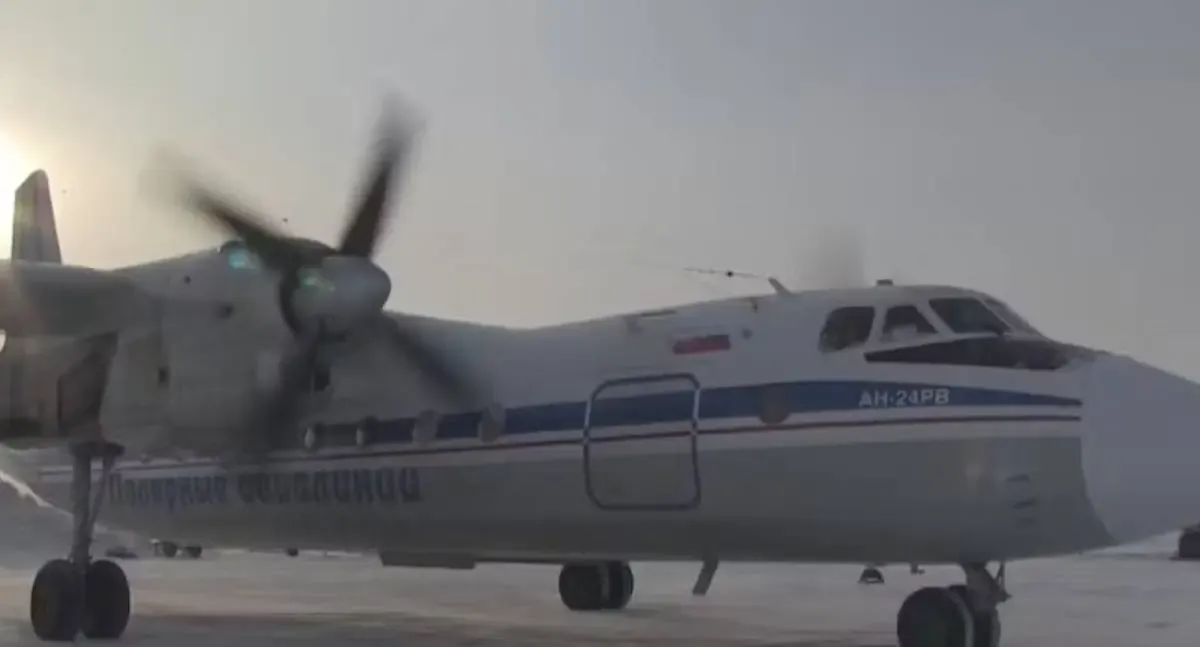 Avião comercial cai na Rússia e deixa mais de 40 mortos