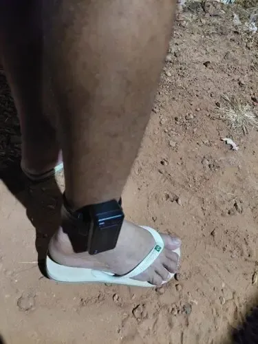 Homem com tornozeleira eletrônica escapa de ataque a tiros em Porto Velho