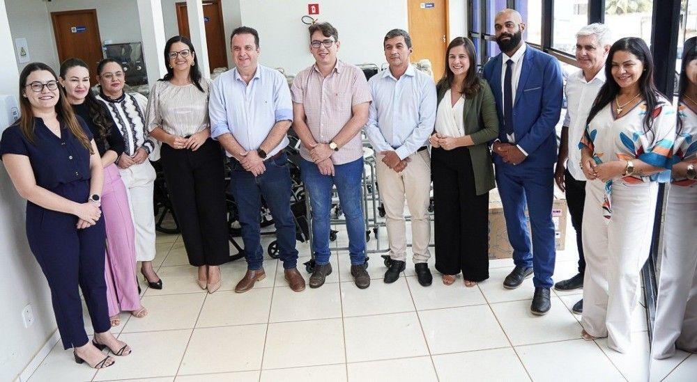 Luís do Hospital participa da entrega de 200 cadeiras de rodas e banho para a Saúde de Jaru