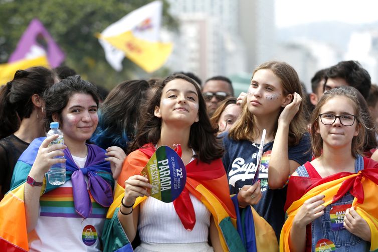 Hoje é Dia: igualdade de gênero, tabagismo e esclerose são destaques
