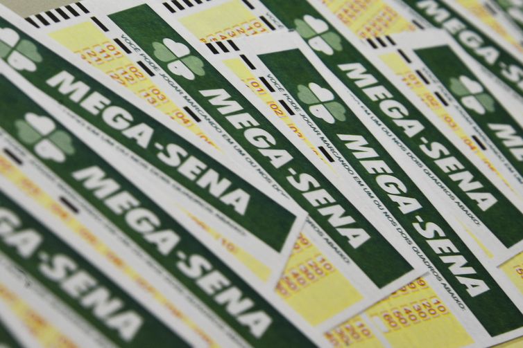 Mega-Sena sorteia neste sábado prêmio acumulado em R$ 55 milhões