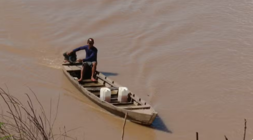 Rio Madeira atinge 3,27 metros e Marinha impõe novas regras para navegação em Porto Velho.